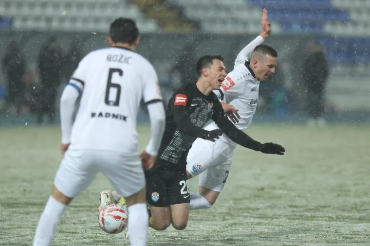 Teren je bio prekriven snijegom, a svi su ostali u čudu kad su se pojavili ovi majstori