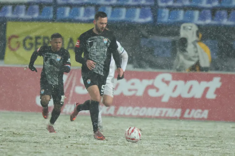 Teren je bio prekriven snijegom, a svi su ostali u čudu kad su se pojavili ovi majstori