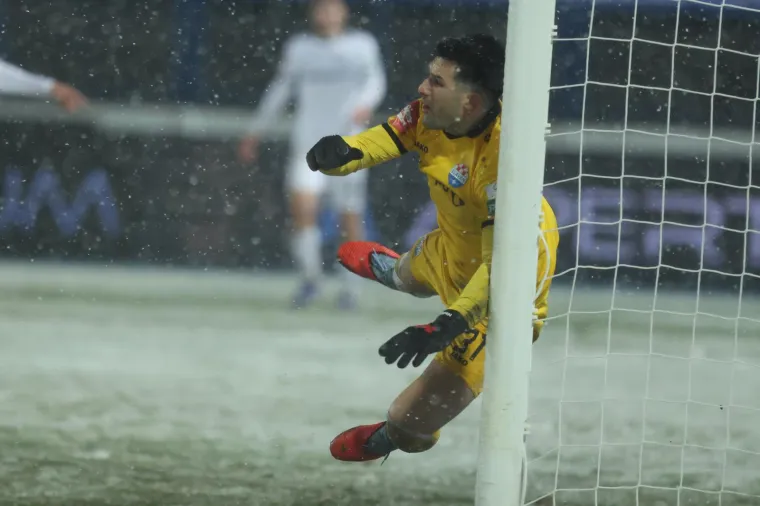 Teren je bio prekriven snijegom, a svi su ostali u čudu kad su se pojavili ovi majstori