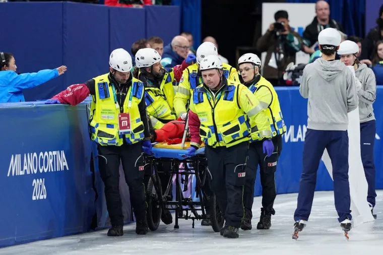 Stra&scaron;ne scene: Bri&scaron;e se krv s leda, klizaljka joj prerezala lice, dvorana zanijemila