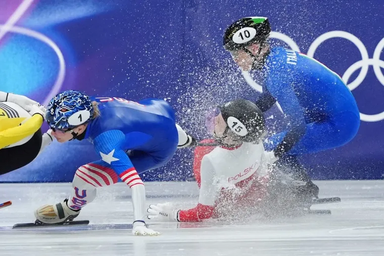 Stra&scaron;ne scene: Bri&scaron;e se krv s leda, klizaljka joj prerezala lice, dvorana zanijemila