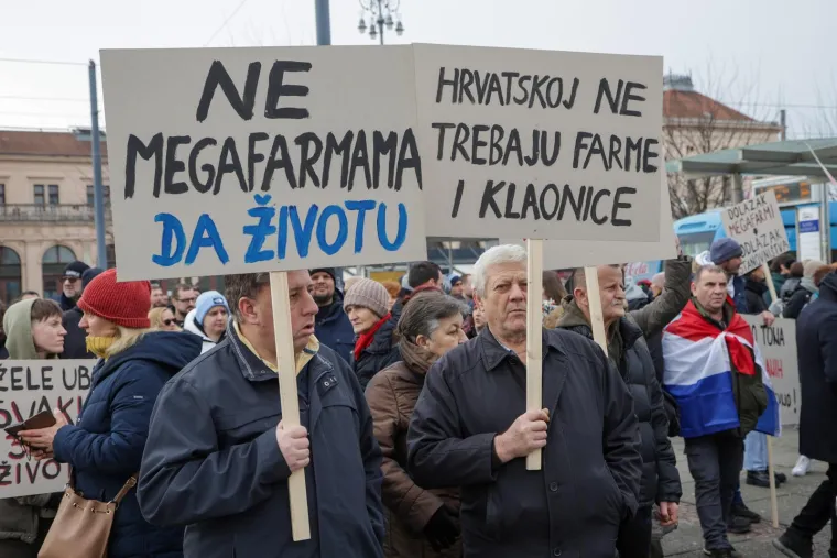 Pogledajte poruke s velikog prosvjeda, stigao i Miro Bulj - zagrlio se s 'Crokokom'...