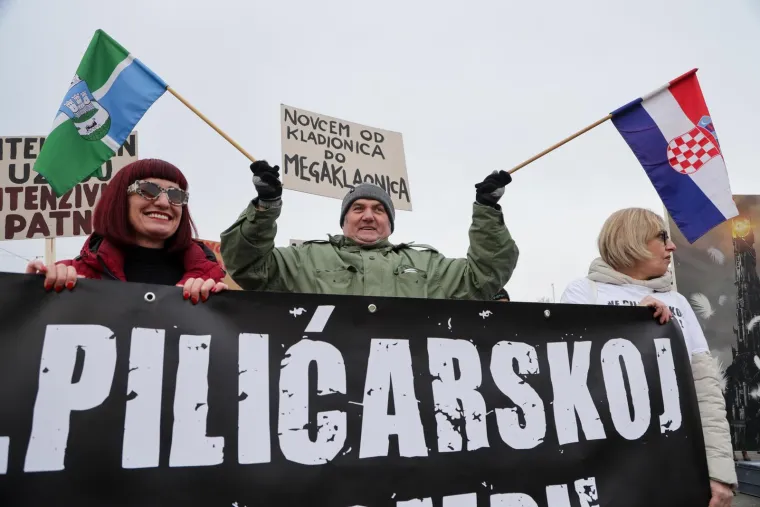 Pogledajte poruke s velikog prosvjeda, stigao i Miro Bulj - zagrlio se s 'Crokokom'...