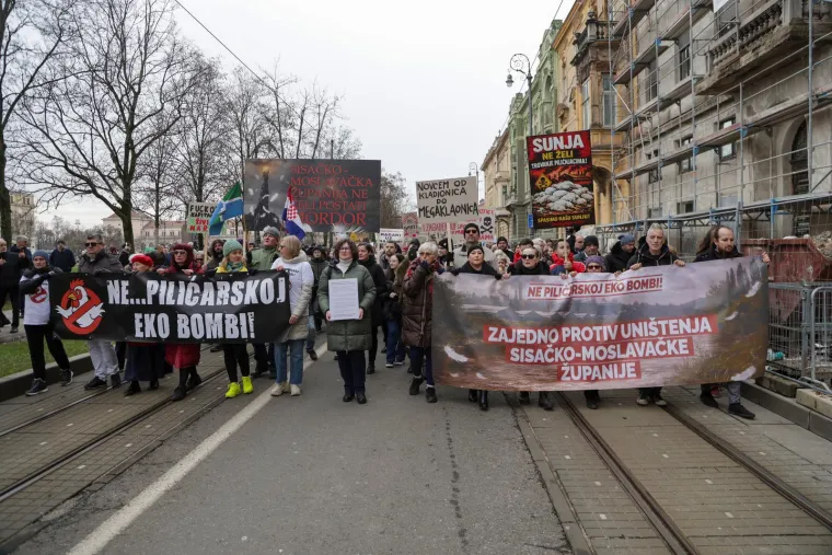 Pogledajte poruke s velikog prosvjeda, stigao i Miro Bulj - zagrlio se s 'Crokokom'...