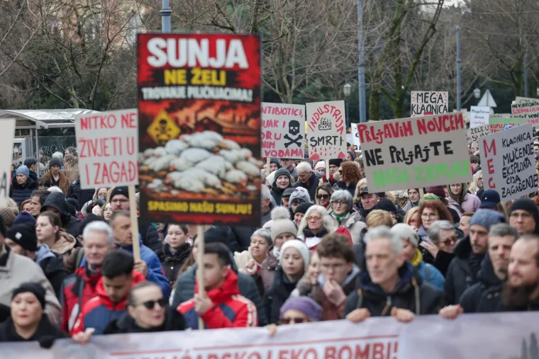 Pogledajte poruke s velikog prosvjeda, stigao i Miro Bulj - zagrlio se s 'Crokokom'...