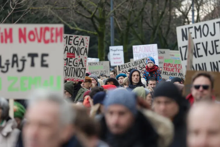 Pogledajte poruke s velikog prosvjeda, stigao i Miro Bulj - zagrlio se s 'Crokokom'...