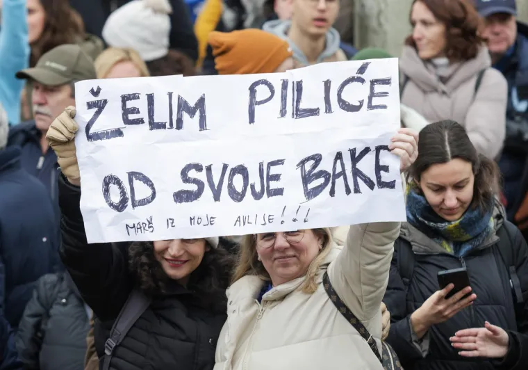 Pogledajte poruke s velikog prosvjeda, stigao i Miro Bulj - zagrlio se s 'Crokokom'...