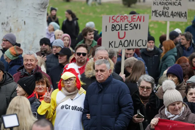 Pogledajte poruke s velikog prosvjeda, stigao i Miro Bulj - zagrlio se s 'Crokokom'...