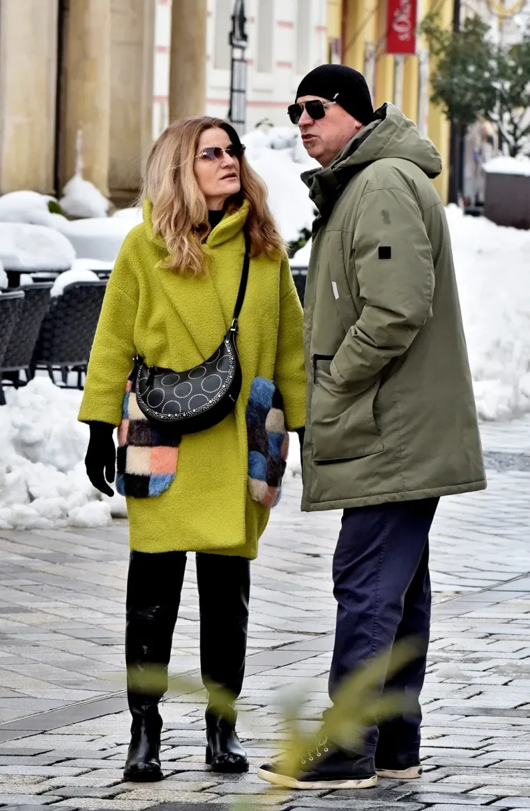 Snijeg nije spriječio dame da pro&scaron;etaju Korzom: Posebnu pažnju ukrala dama u zelenom