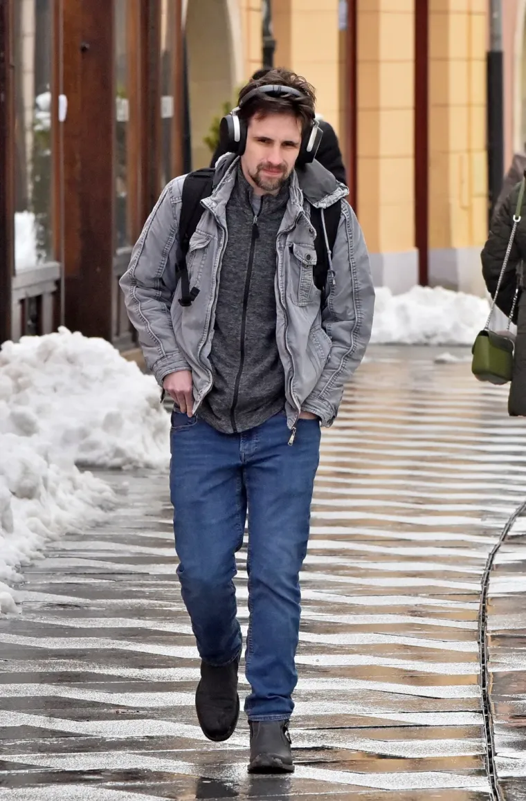 Snijeg nije spriječio dame da pro&scaron;etaju Korzom: Posebnu pažnju ukrala dama u zelenom