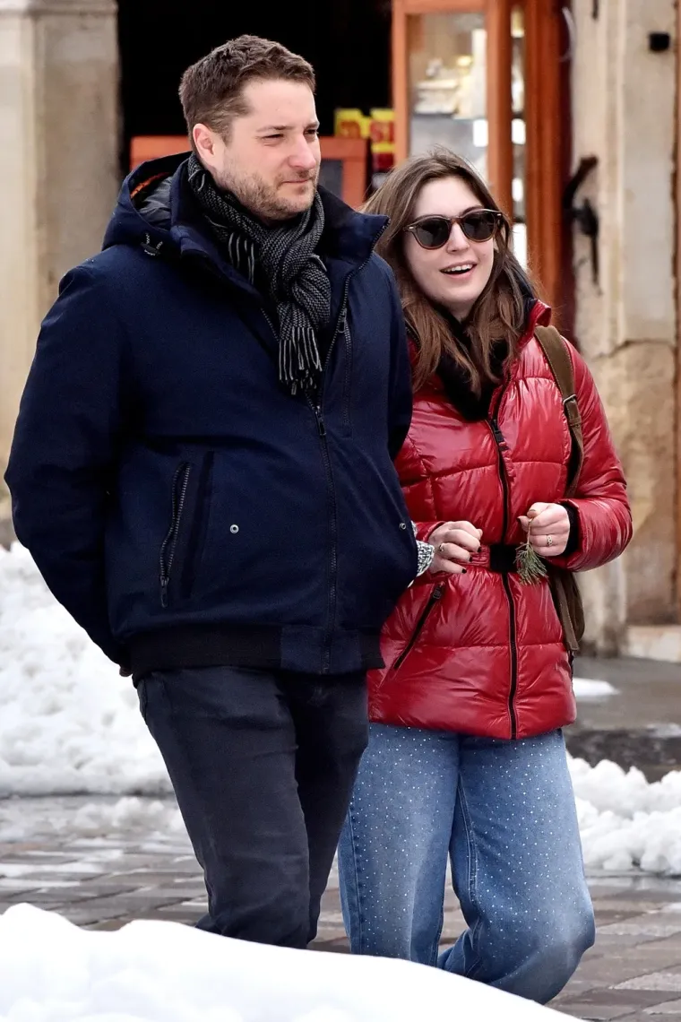 Snijeg nije spriječio dame da pro&scaron;etaju Korzom: Posebnu pažnju ukrala dama u zelenom