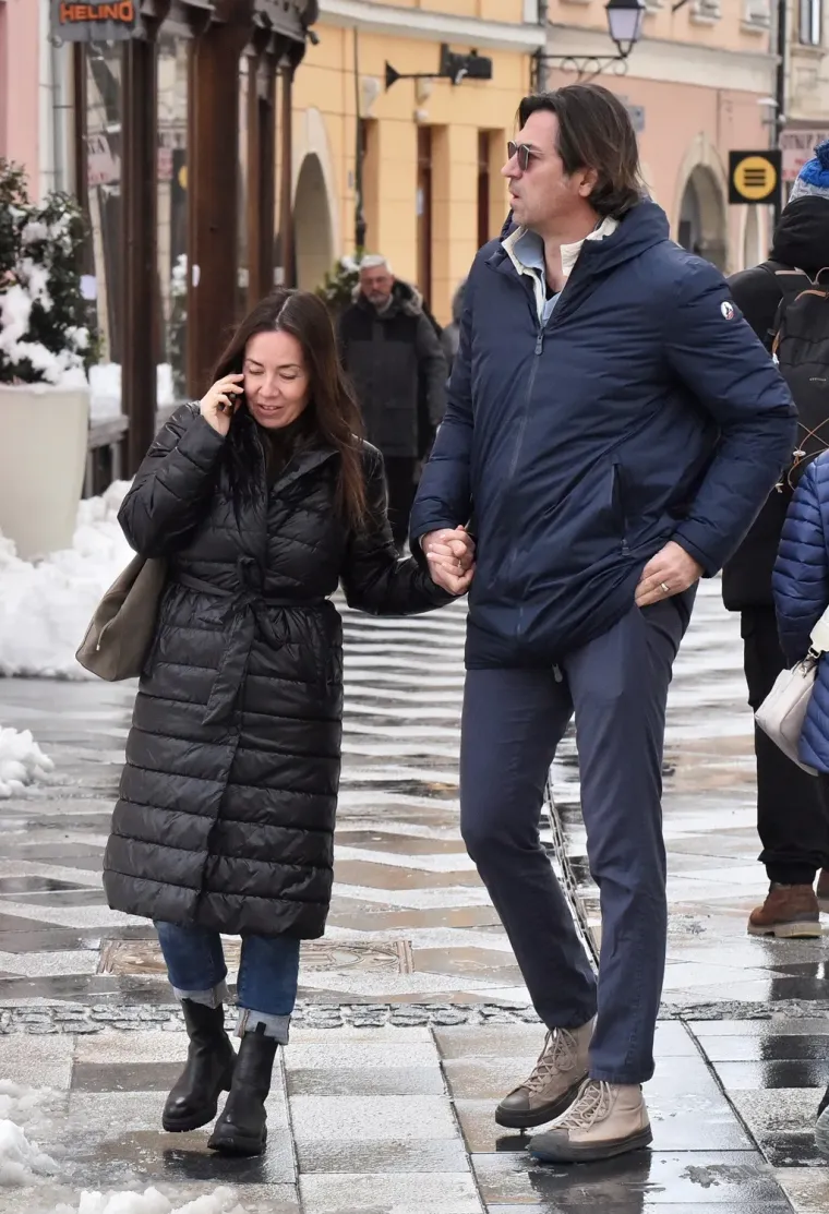 Snijeg nije spriječio dame da pro&scaron;etaju Korzom: Posebnu pažnju ukrala dama u zelenom