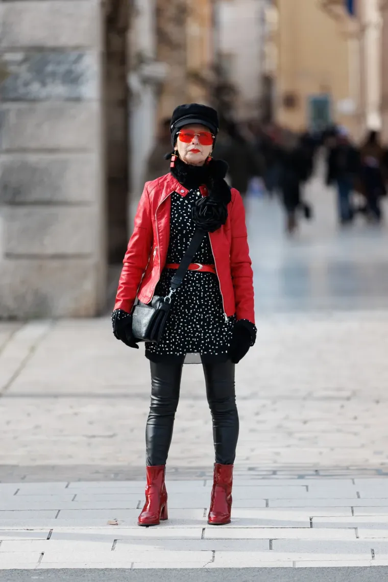 Jesu li ovo najduže noge subotnje &scaron;pice u Zadru? Crnka u kožnoj minici zapalila Kalelargu