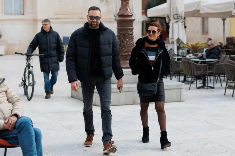 Jesu li ovo najduže noge subotnje &scaron;pice u Zadru? Crnka u kožnoj minici zapalila Kalelargu