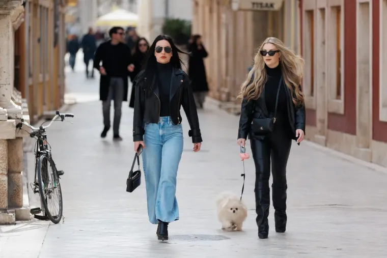 Jesu li ovo najduže noge subotnje &scaron;pice u Zadru? Crnka u kožnoj minici zapalila Kalelargu