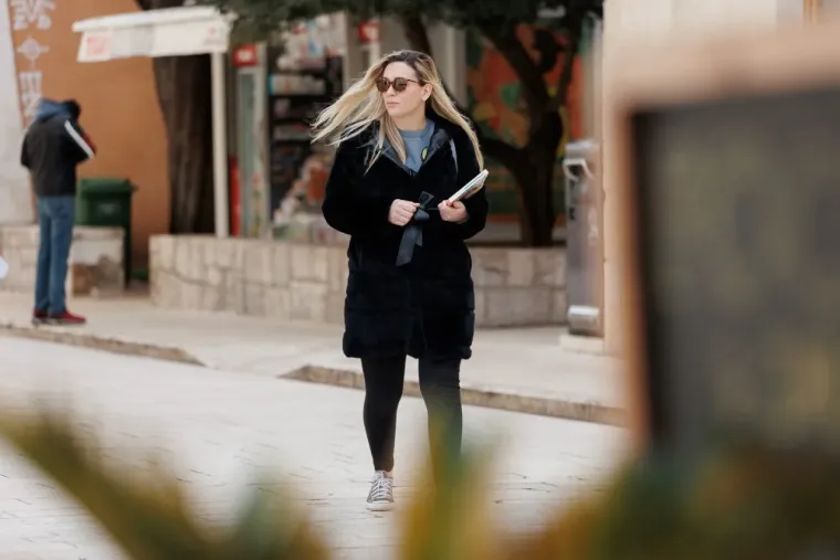 Jesu li ovo najduže noge subotnje &scaron;pice u Zadru? Crnka u kožnoj minici zapalila Kalelargu