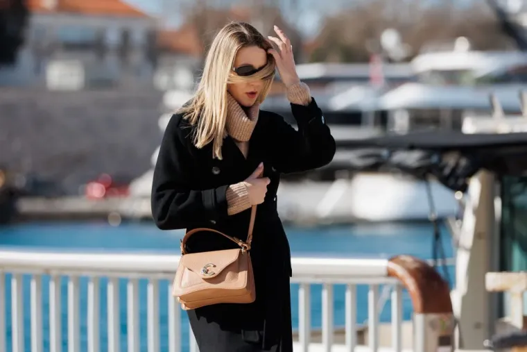 Jesu li ovo najduže noge subotnje &scaron;pice u Zadru? Crnka u kožnoj minici zapalila Kalelargu