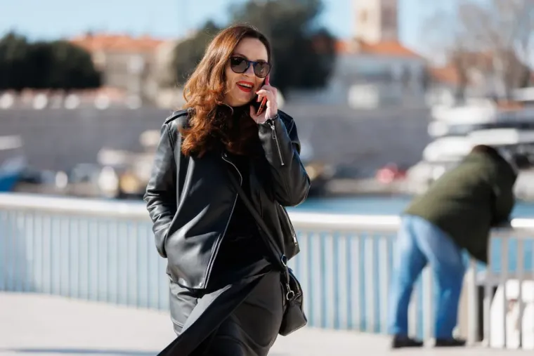 Jesu li ovo najduže noge subotnje &scaron;pice u Zadru? Crnka u kožnoj minici zapalila Kalelargu