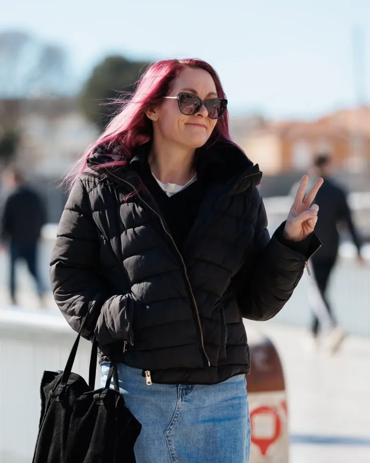 Jesu li ovo najduže noge subotnje &scaron;pice u Zadru? Crnka u kožnoj minici zapalila Kalelargu