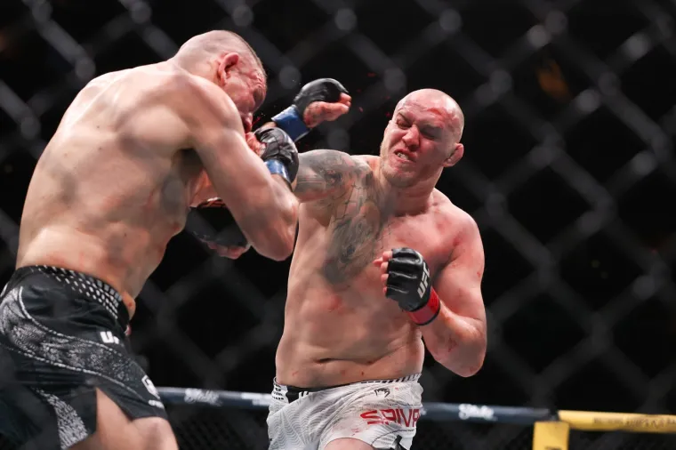 Luda borba u Houstonu: Delija pokazao srce, ali ostao 'kratak' za pobjedu