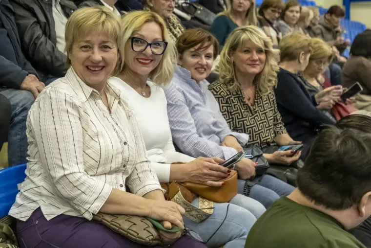 Legice u minicama zasjenile nastup: Plavu&scaron;a i crnka ukrale show na koncertu The Frajli u Osijeku