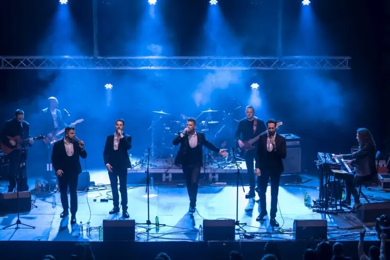 Legice u minicama zasjenile nastup: Plavu&scaron;a i crnka ukrale show na koncertu The Frajli u Osijeku