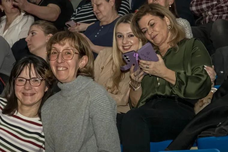 Legice u minicama zasjenile nastup: Plavu&scaron;a i crnka ukrale show na koncertu The Frajli u Osijeku