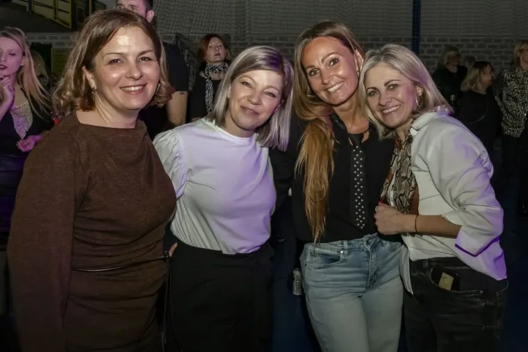 Legice u minicama zasjenile nastup: Plavu&scaron;a i crnka ukrale show na koncertu The Frajli u Osijeku
