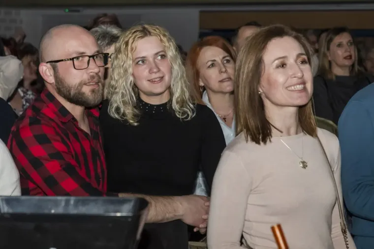 Legice u minicama zasjenile nastup: Plavu&scaron;a i crnka ukrale show na koncertu The Frajli u Osijeku