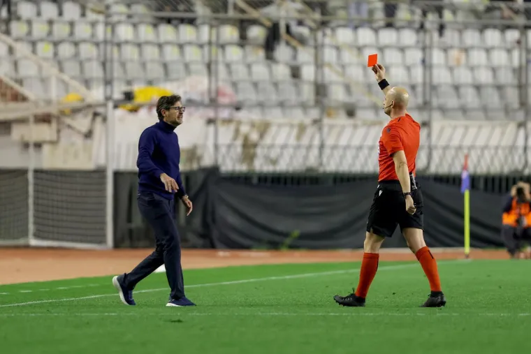 Sanchez divljao, Sigur pljunuo: Sva&scaron;ta se događalo u kaotičnom Jadranskom derbiju! Te&scaron;ke sankcije na vidiku