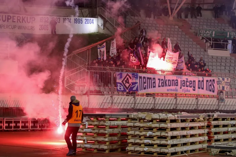 Sanchez divljao, Sigur pljunuo: Sva&scaron;ta se događalo u kaotičnom Jadranskom derbiju! Te&scaron;ke sankcije na vidiku