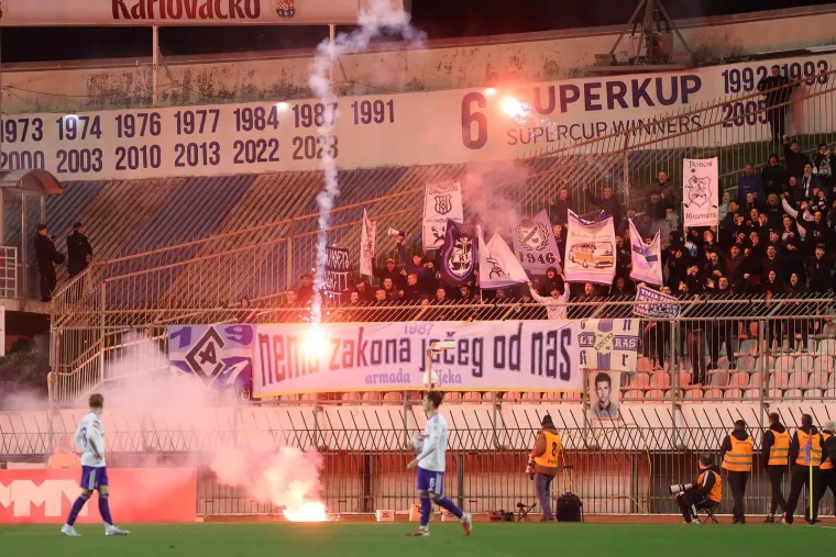 Sanchez divljao, Sigur pljunuo: Sva&scaron;ta se događalo u kaotičnom Jadranskom derbiju! Te&scaron;ke sankcije na vidiku