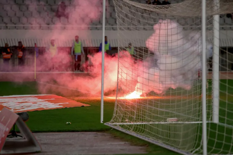 Sanchez divljao, Sigur pljunuo: Sva&scaron;ta se događalo u kaotičnom Jadranskom derbiju! Te&scaron;ke sankcije na vidiku