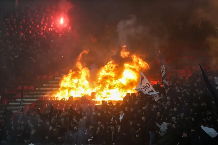 Grobari zapalili Marakanu, vatrogasci gasili veliku vatru: 'Skandalozne scene u Beogradu'