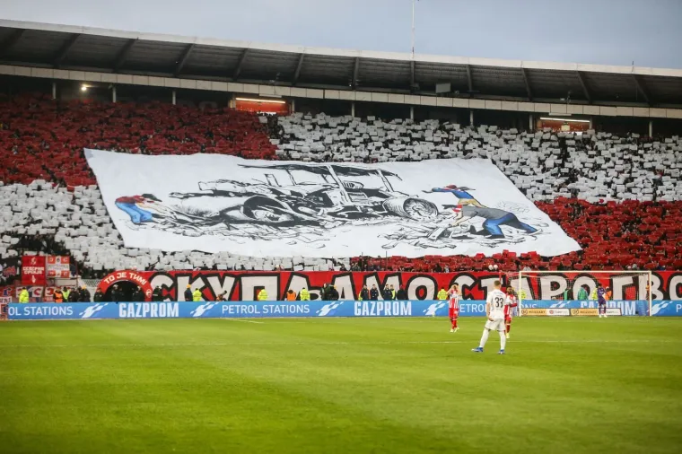 Grobari zapalili Marakanu, vatrogasci gasili veliku vatru: 'Skandalozne scene u Beogradu'