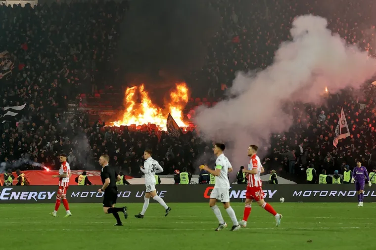 Grobari zapalili Marakanu, vatrogasci gasili veliku vatru: 'Skandalozne scene u Beogradu'