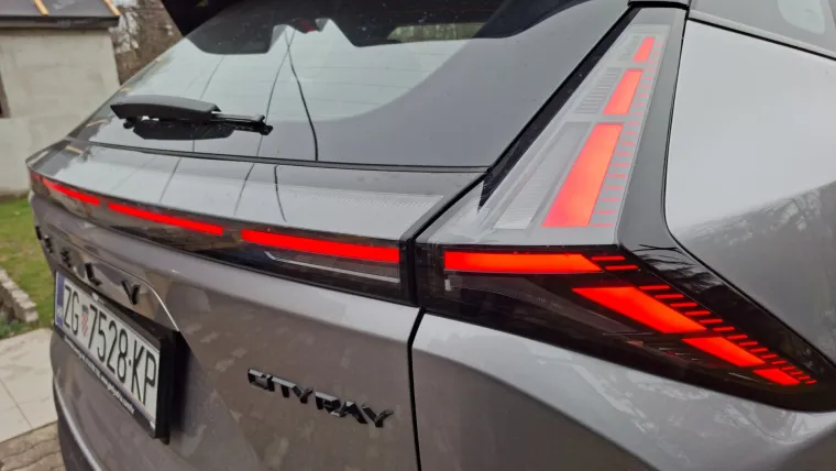 Testirali smo jedan od najpoželjnijih SUV-ova: Moćan izvana i skoro savr&scaron;en iznutra