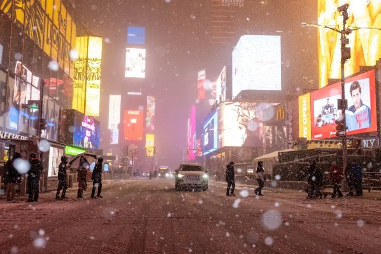 Na udaru snažne zimske oluje: Zatvorili su &scaron;kole, otkazali letove, ogla&scaron;ena upozorenja...