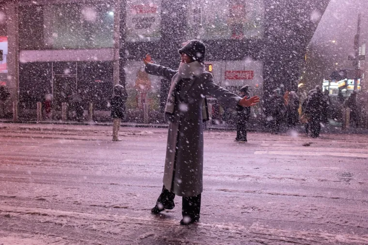 Na udaru snažne zimske oluje: Zatvorili su &scaron;kole, otkazali letove, ogla&scaron;ena upozorenja...