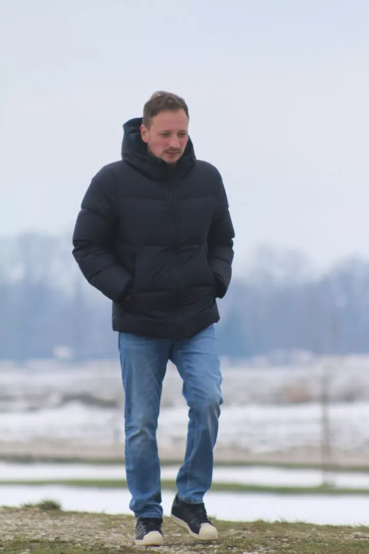 Zimski look koji osvaja: U prelo&scaron;koj Marini nema tko se nije okrenuo za plavu&scaron;om u smeđem kaputu