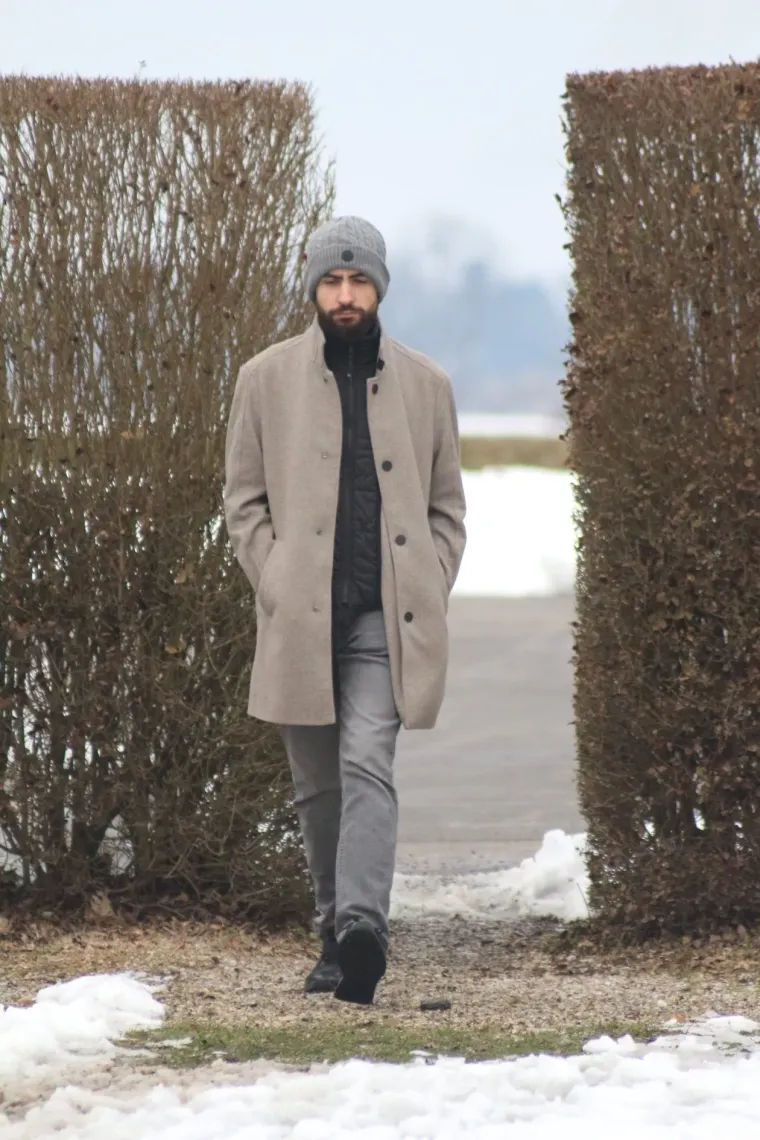 Zimski look koji osvaja: U prelo&scaron;koj Marini nema tko se nije okrenuo za plavu&scaron;om u smeđem kaputu