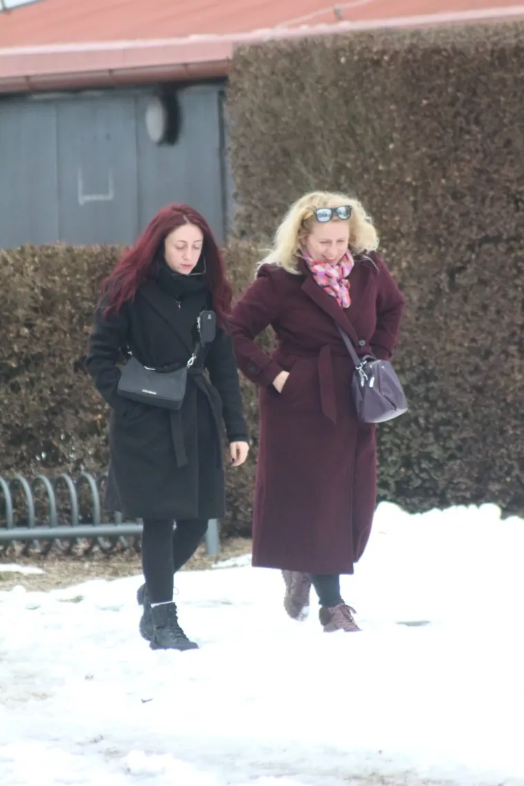 Zimski look koji osvaja: U prelo&scaron;koj Marini nema tko se nije okrenuo za plavu&scaron;om u smeđem kaputu