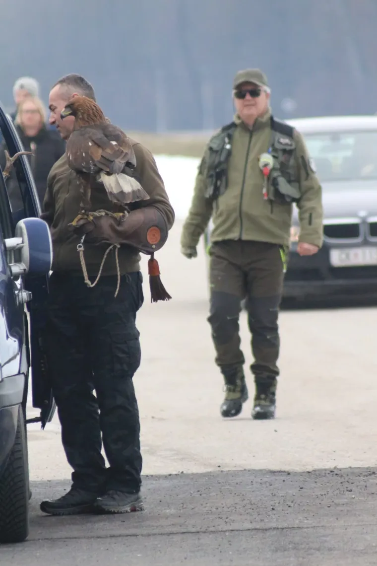 Zimski look koji osvaja: U prelo&scaron;koj Marini nema tko se nije okrenuo za plavu&scaron;om u smeđem kaputu