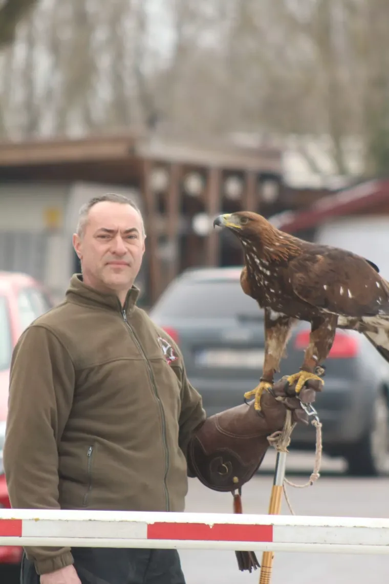 Zimski look koji osvaja: U prelo&scaron;koj Marini nema tko se nije okrenuo za plavu&scaron;om u smeđem kaputu