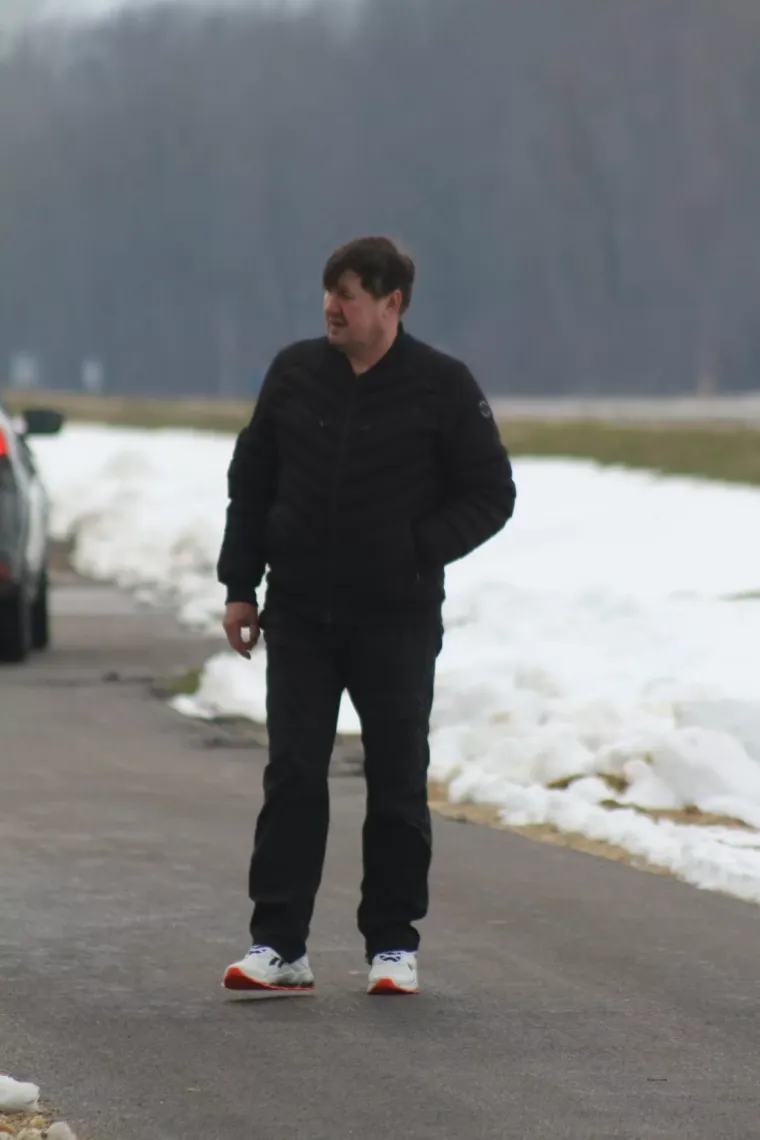 Zimski look koji osvaja: U prelo&scaron;koj Marini nema tko se nije okrenuo za plavu&scaron;om u smeđem kaputu