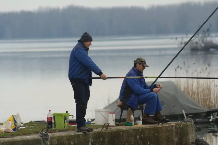 Zimski look koji osvaja: U prelo&scaron;koj Marini nema tko se nije okrenuo za plavu&scaron;om u smeđem kaputu