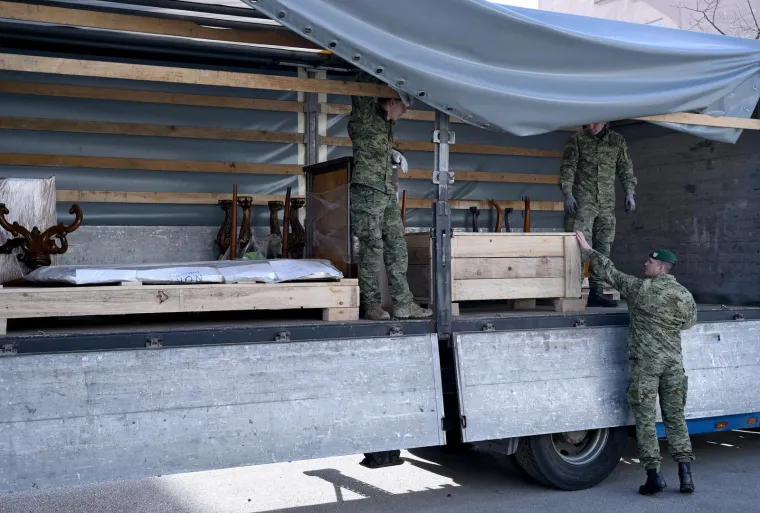 Vojska stigla u Vjesnik, otkriveno i &scaron;to se događa na 15. katu: 'Uskoro kreće prva faza'