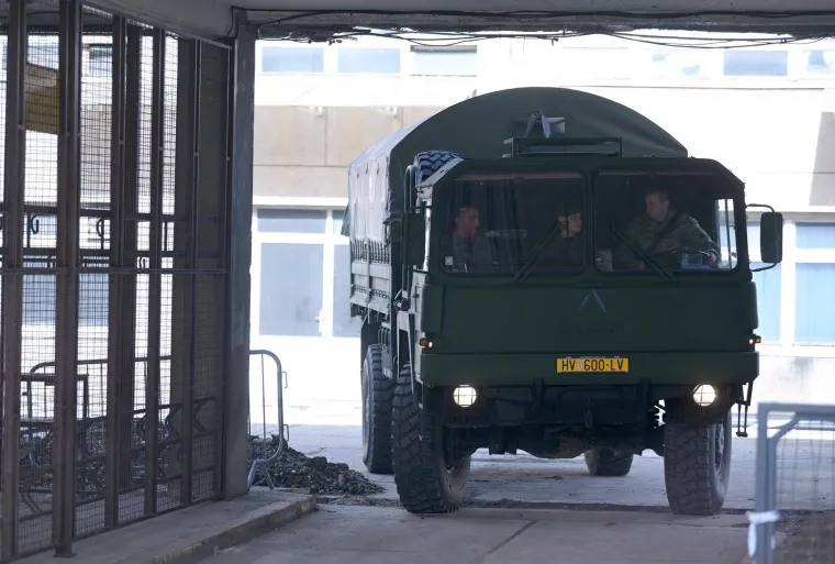 Vojska stigla u Vjesnik, otkriveno i &scaron;to se događa na 15. katu: 'Uskoro kreće prva faza'