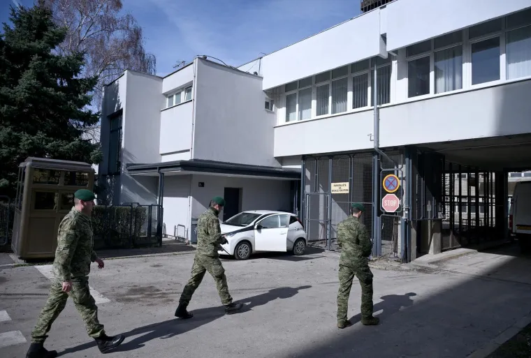 Vojska stigla u Vjesnik, otkriveno i &scaron;to se događa na 15. katu: 'Uskoro kreće prva faza'