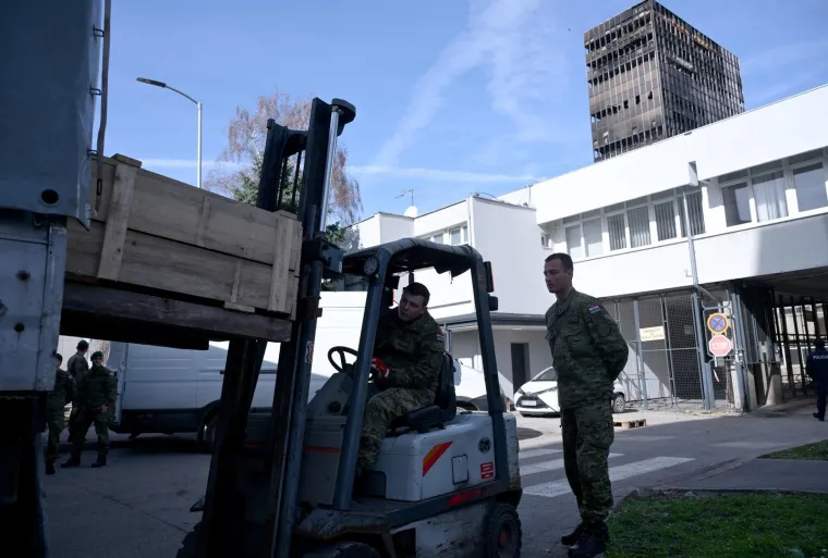 Vojska stigla u Vjesnik, otkriveno i &scaron;to se događa na 15. katu: 'Uskoro kreće prva faza'
